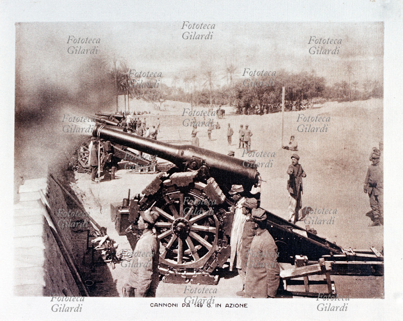 GUERRA DI LIBIA Cannoni da 149 G. in azione. Immagine dal grande album fotografico \