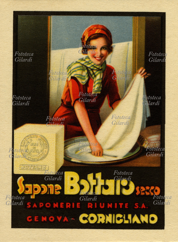 SAPONE BOTTARO secco, saponerie riunite S.A. Genova - Cornigliano. Giovane donna al lavoro, sorridente, lava un indumento bianco in un classico lavandino tondo ligure, sullo sfondo candide lenzuola stese; in primo piano il cubo di sapone con la stampigliatura a rilievo che dichiara la saponificazione con olio di oliva. Figurina pubblicitaria, cromolitografia, Italia 1930 circa.