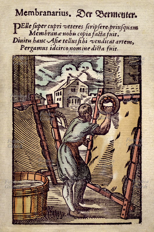 MESTIERI Il fabbricante di pergamena. Stesura delle pelli su telai per la distensione, una della fasi di preparazione della cartapecora. Xilografia dell\