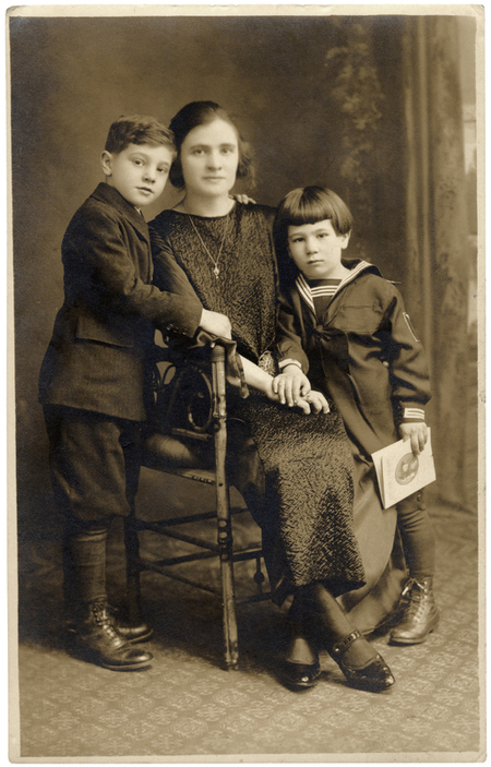 ALBUM DI FAMIGLIA MADRE CON DUE FIGLI