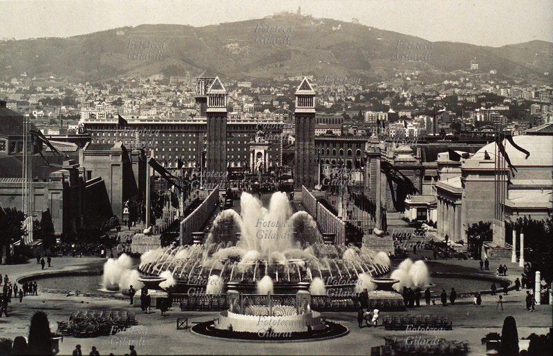 ESPOSIZIONE Internazionale di Barcellona, un aspetto della Fontana Magica. Fotografia, Barcellona 1929