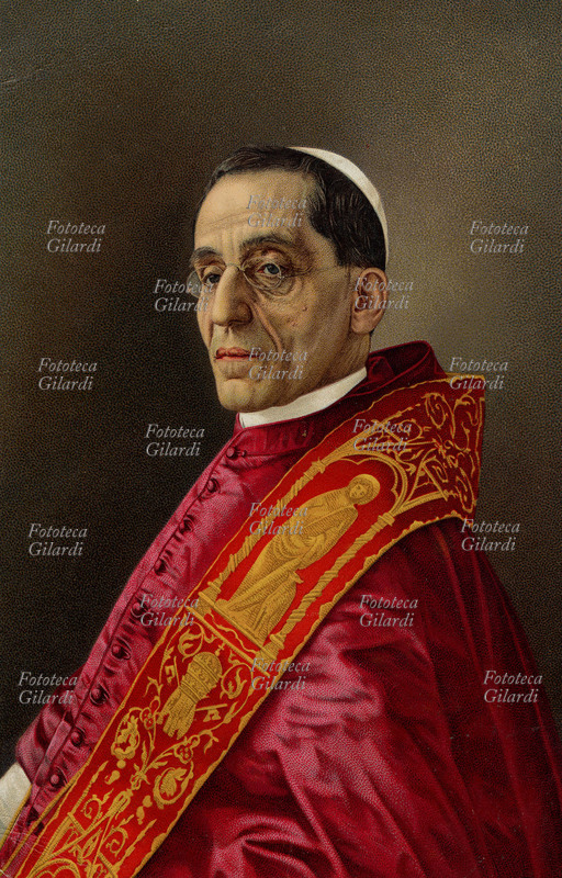 PAPA BENEDETTO XV Giacomo Della Chiesa, nato a Genova nel 1854, eletto il 3 settembre 1914, incoronato il 6 dello stesso mese, morto nel 1922. Ritratto di tre quarti, cromolitografia, Milano, Lega Eucaristica 1914 circa.
