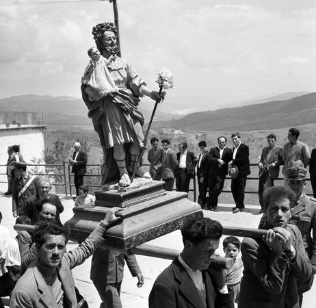 SAN GIUSEPPE E I PORTATORI ALLA PROCESSIONE SAN GIUSEPPE E I PORTATORI ALLA PROCESSIONE