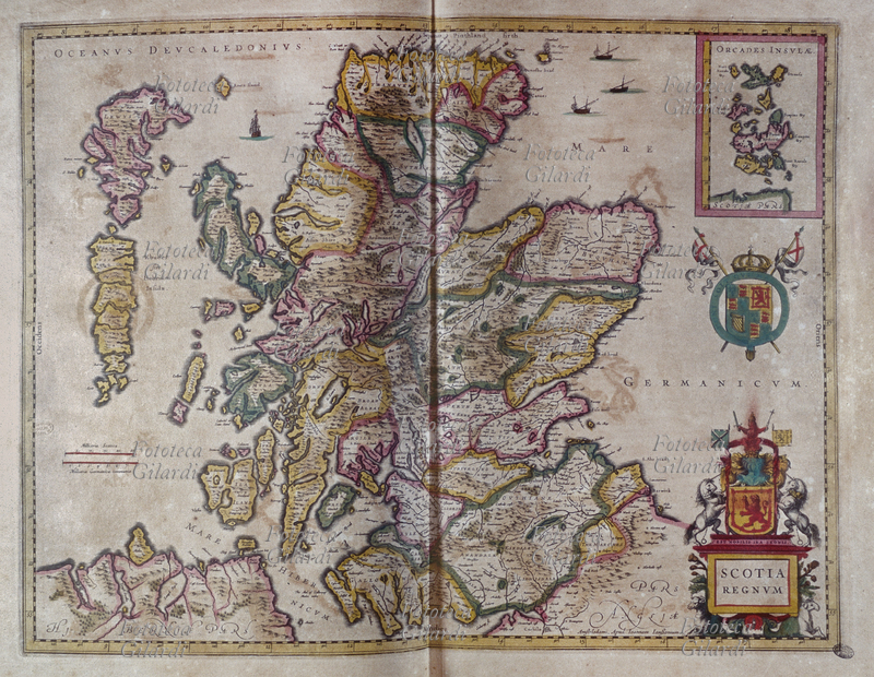 CARTOGRAFIA "Scotia regnum" con le Isole Orcadi e lo stemma. Dal trattato: "Atlas Novus sive descriptio Geographica Totius Orbis Terrarum Tabulis aeneis luculentissimis et accuratissimis exornata" di G. Mercatoris et J. Hondii, Henricus Hondius e Johannes Janssonius editori, Amsterdam 1638.