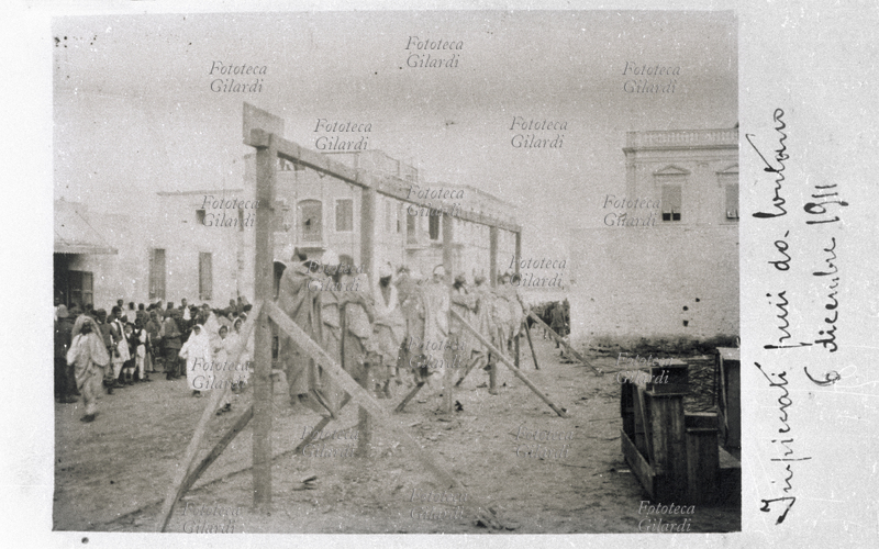 GUERRA DI LIBIA abissini impiccati dagli italiani per atti di sabotaggio, cartolina postale 1911