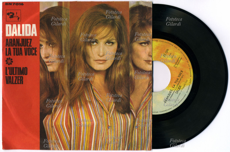 DALIDA (1933-1987) Copertina del disco 45 giri di Yolanda Gigliotti, in arte Dalida con le canzoni: Aranjuez la Tua voce, L\