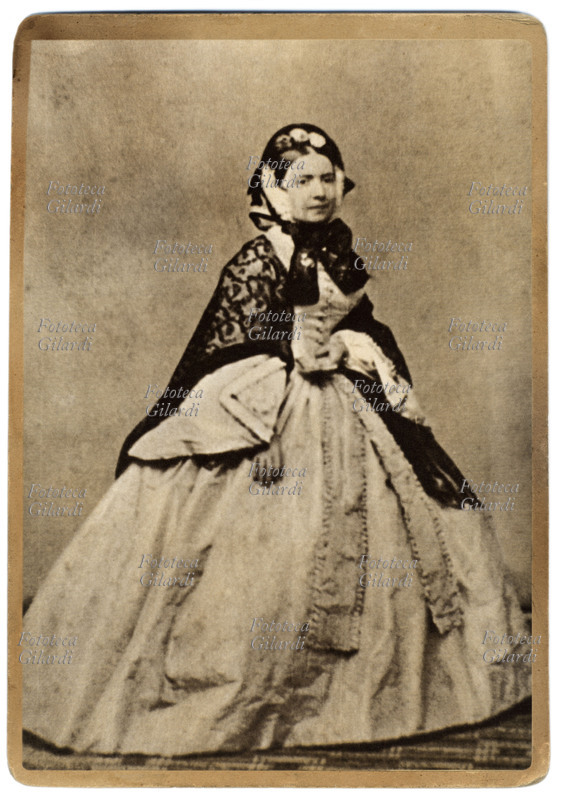 Clara MAFFEI (1814-1886) Gentildonna milanese, ebbe un salotto frequentato da insigni uomini del Risorgimento. Ritratto fotografico del 1859