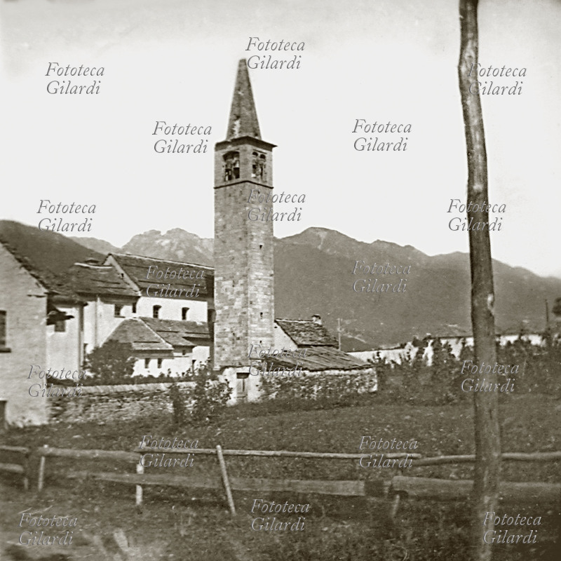 MALESCO (VB) Campanile decapitato dal fulmine la notte del 21-22 agosto 1910. Fotografia di Giovanni Bertina (Malesco, 1849 - 1937)
