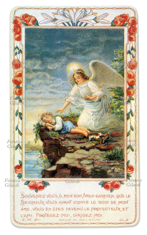 ANGELO CUSTODE veglia il sonno di un bimbo, simbolicamente addormentato accanto ad un burrone Immaginetta cromolitografica francese, 1900 circa.