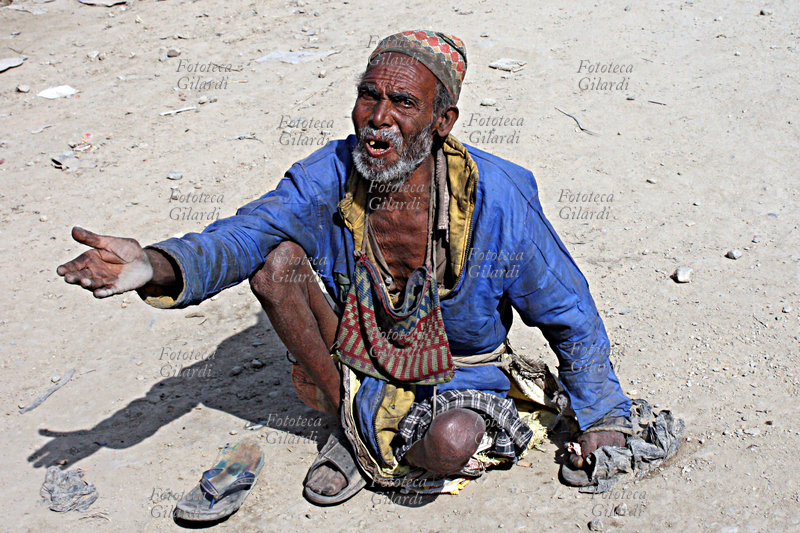 NEPAL Bhaktapur. Un mendicante maggio 2009