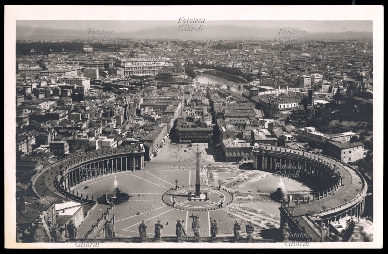 VATICANO Piazza San Pietro e panorama della città di Roma visto dalla cupola. Roma, 1920 - 1930