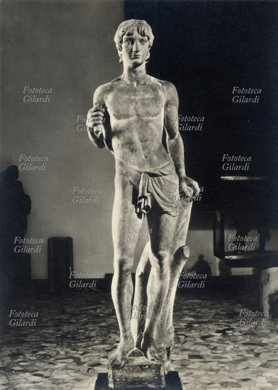 MARTIRE statua rappresentante un giovane martire realizzata dallo scultore Briosco nel XV - XVI secolo. Museo del Duomo di Milano, fotografia circa 1960.