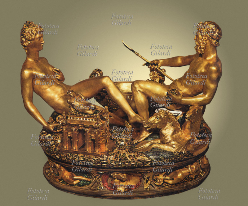 Benvenuto CELLINI (1500-1571) Saliera di Francesco I. Le due figure raffigurano Nettuno o il Mare e la Terra. Celeberrimo pezzo di alta oreficeria diventato uno dei simboli del Rinascimento, realizzato in oro smaltato, 1540 - 1543