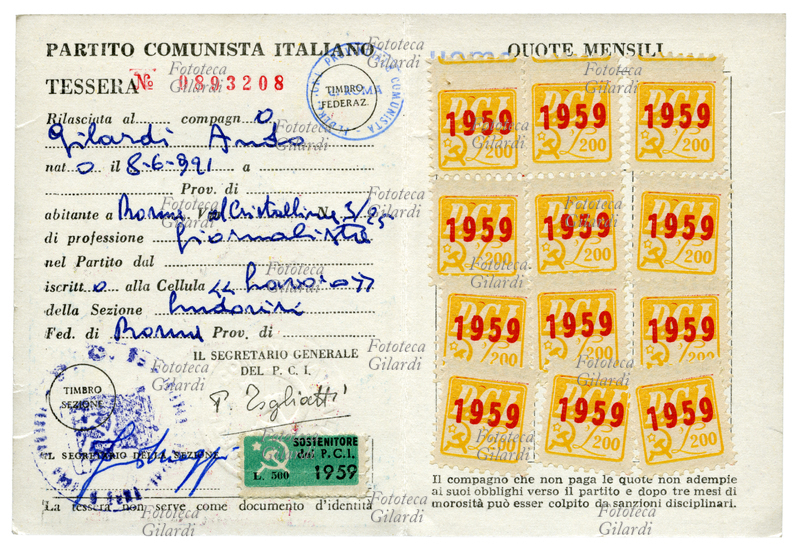 PCI La tessera del Partito Comunista Italiano del 1959: interno della tessera "Sostenitore del P.C.I." N° 0893208 appartenuta ad Ando Gilardi, con timbro a firma del segretario Palmiro Togliatti. Sulla destra il timbro "uomo" accanto al casellario per l\