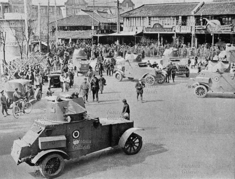 CINA autoblindo delle forze francesi nella concessione francese della città. Shanghai, 1927.