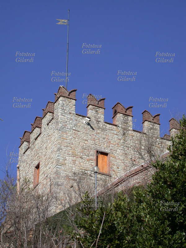 CASTELLO Castello di Montesegale, edificato dal XI secolo in fasi successive per volontà dei Gambarana. Dettaglio di una torre. Fotografia Giuliano Grasso