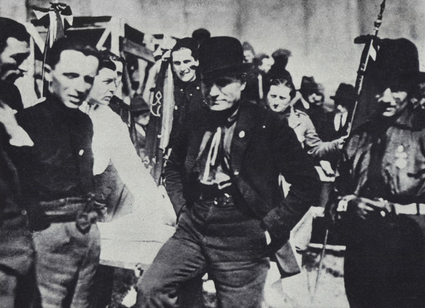 MUSSOLINI CREAZIONE DEI FASCI MUSSOLINI CREAZIONE DEI FASCI
