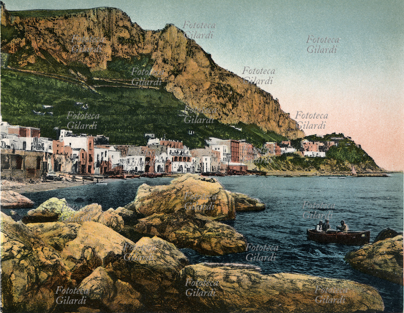 CAPRI "Capri, marina grande", veduta fotografica da album di Ettore Ragozino. Stampa fotocollografica a colori, Italia, 1920 circa