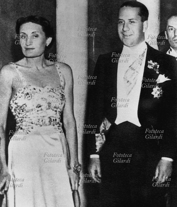 Galeazzo CIANO (1903-1944) con la consorte Edda Mussolini, a un ricevimento. È l\