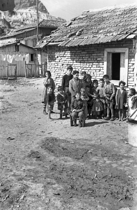 CROTONE GRUPPO DI BAMBINI CROTONE GRUPPO DI BAMBINI