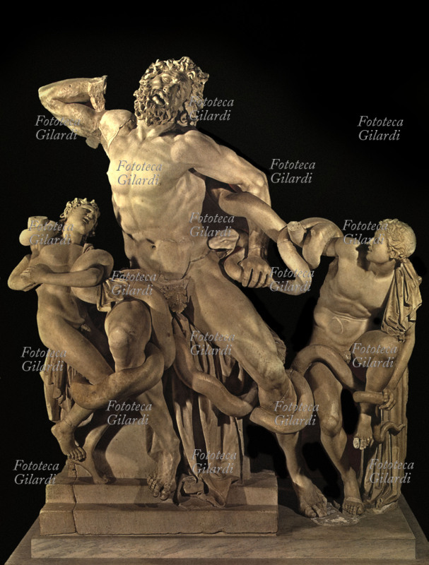 LACOONTE e i suoi figli assaliti dai serpenti. Alta m. 1,84, opera comune degli scultori Hagesandros, Athanadoros e Polydoros di Rodi. Portato a Roma dalla Grecia, fu forse visto da Virgilio, che vi si ispirò per un celebre episodio nel secondo libro dell\