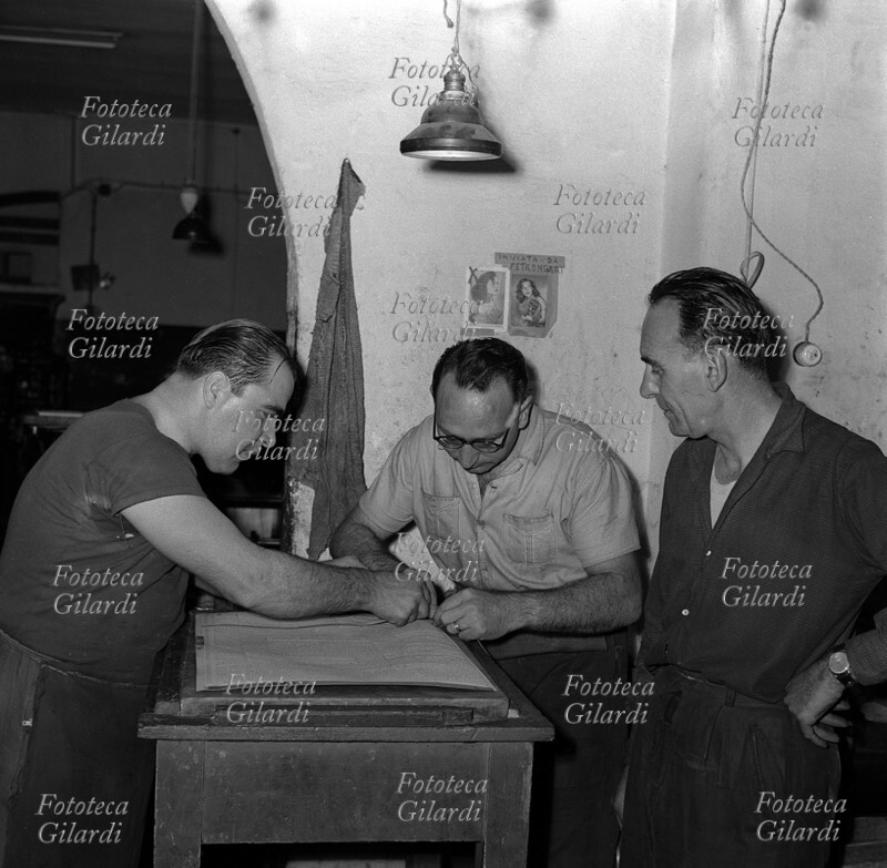 TYPOGRAPHY preparation of the flans before assembly for rotary printing. The image is part of a large series on #work-in-typography which the photographer had always been passionate about over the years, in various locations. Photograph by Ando Gilardi (1921 - 2012) #andogilardi, Italy 1952.