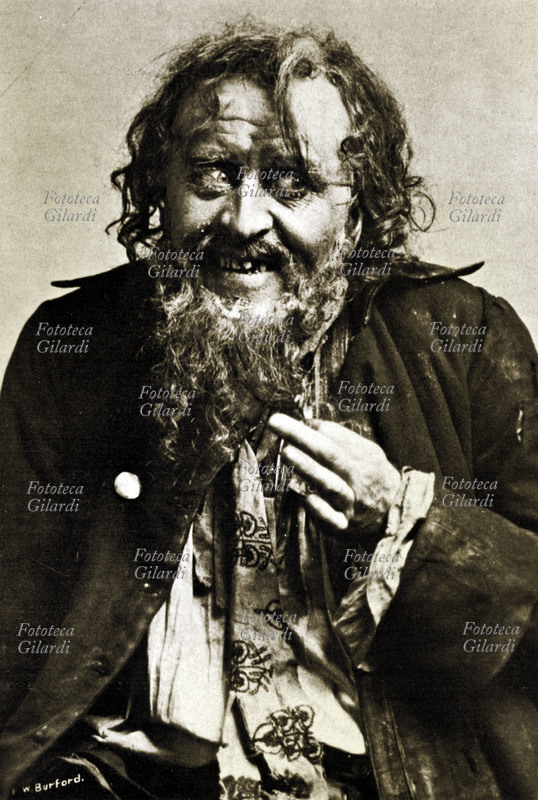 Sir Herbert BEERBOHM TREE (1852-1917) Attore e imprenditore teatrale, ritratto come interprete del personaggio Fegin in un allestimento di \