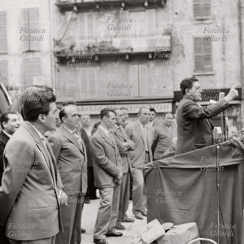 HISTORY OF THE LABOR MOVEMENT Commemoration of the 60th anniversary of the founding of the Pavia Chamber of Labor. Speech by Giuseppe Di Vittorio (1892-1957) in the square, taken from the stage. Photograph by Ando Gilardi (1921-2012) #andogilardi, Pavia, June 30, 1953. This image is included in our photo book for sale here .
