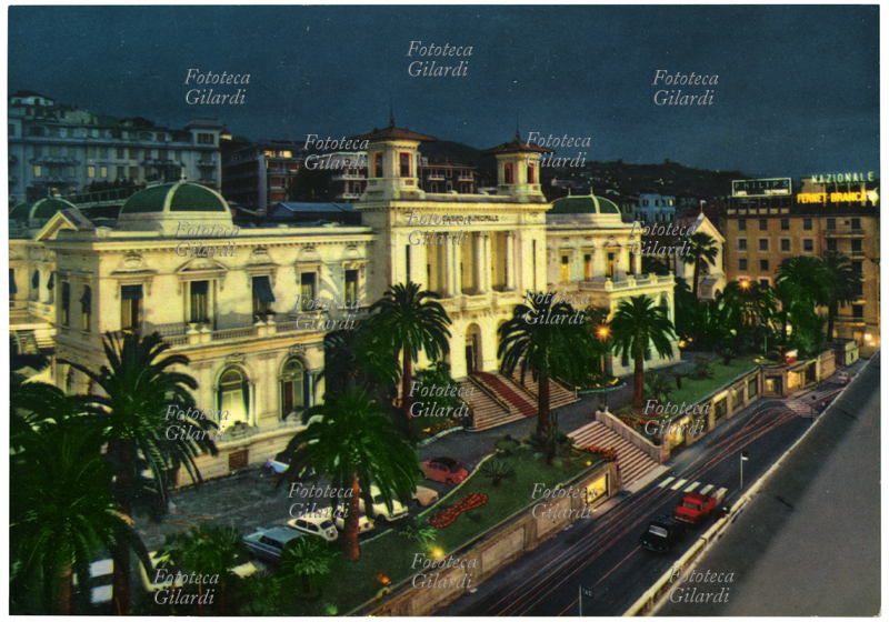 SAN REMO Riviera dei Fiori - Casinò Municipale, veduta notturna. Cartolina postale, 1950 circa