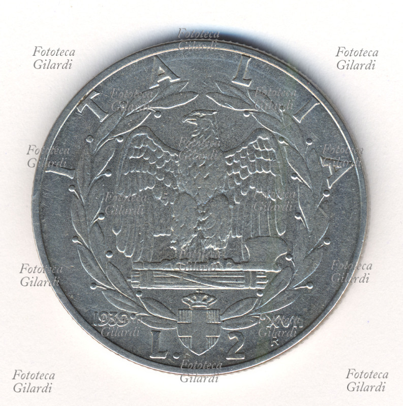 COINS Golden eagle grasping the fasces, surrounded by a laurel wreath originating from the Savoy coat of arms. Obverse of the coin with nominal value 2 Italian Lire, issue 1939, year XVII of the Fascist Era.