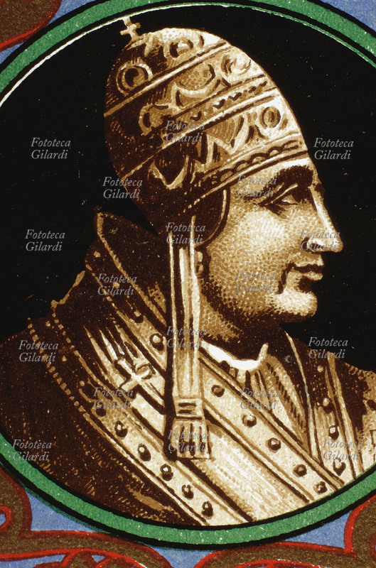 PAPA SISTO IV (21 luglio 1414 – 12 agosto 1484), al secolo Francesco della Rovere, nato a Savona, eletto nel 1471. Fece costruire il Ponte Sisto in Roma, e la Cappella del Palazzo Apostolico che prese il suo nome, fu in seguito arricchita con i celeberrimi affreschi di Michelangelo ed è la sede del Conclave. Ritratto, dettaglio da una cartolina cromolitografica della \