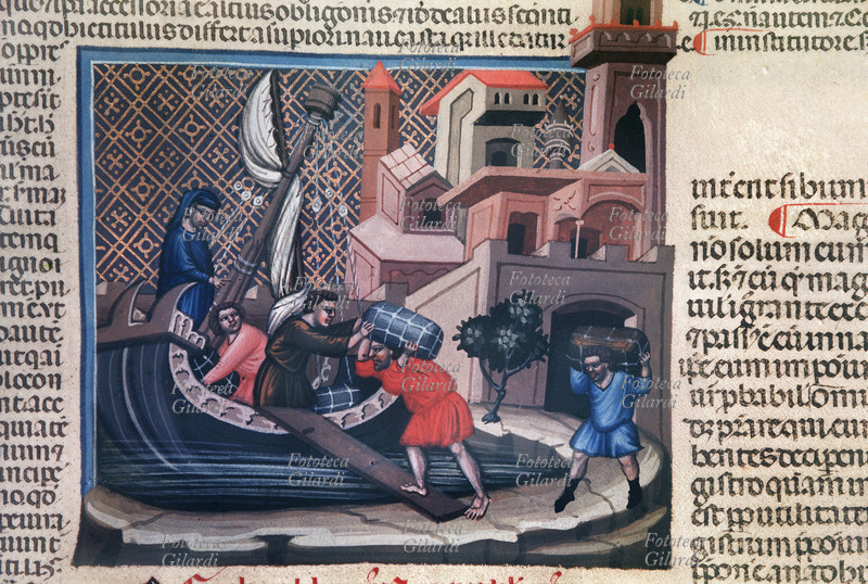 MEDIOEVO Commercio. Carico di merci su una nave. Miniatura di scuola bolognese da Codice di Giustiniano, inizio del XIV secolo