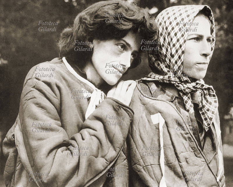 NAZISMO campo di concentramento di Bergen Belsen, due donne internate ritratte all\