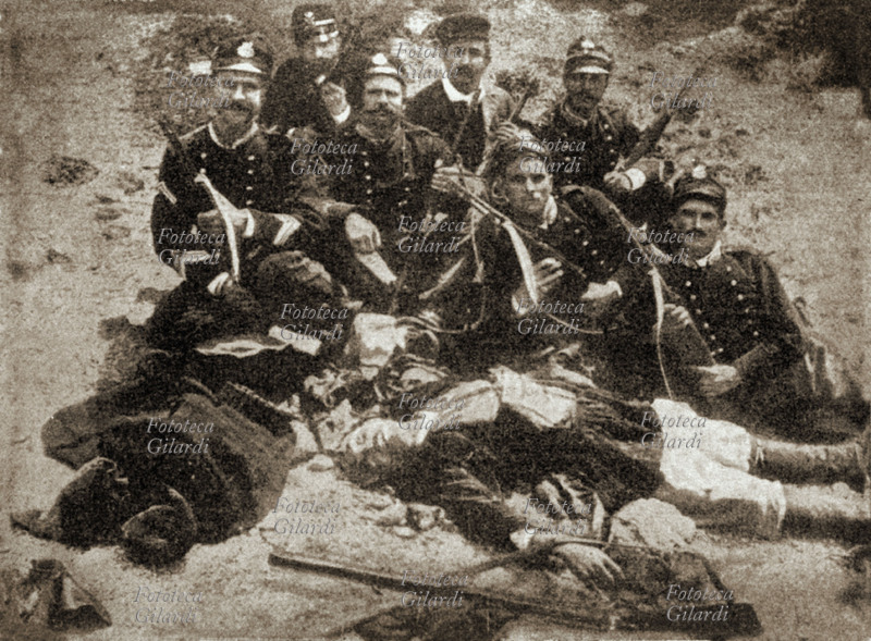 BANDITISMO Cattura e uccisione del temuto brigante Lovicu, ultimo superstite di una banda che agiva e terrorizzava la zona di Nuoro. La squadra delle forze dell\