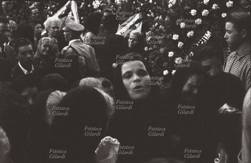 SAN DONACI La disperazione della gente al funerale delle vittime dell\