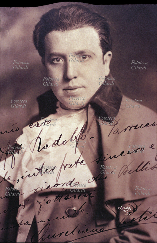 MUSICA LIRICA Aureliano Pertile, tenore. Ritratto fotografico con dedica autografa allo stimato parrucchiere Rodolfo Biffi. Teatro alla Scala, Milano 1935 circa