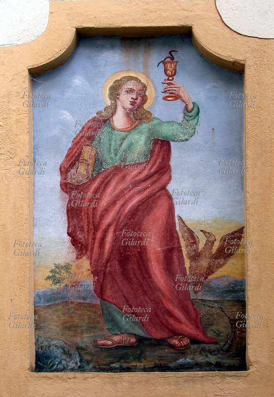 San GIOVANNI EVANGELISTA (8 circa – 102 circa) raffigurato con i suoi tradizionali attributi: la coppa di veleno, il libro e l\