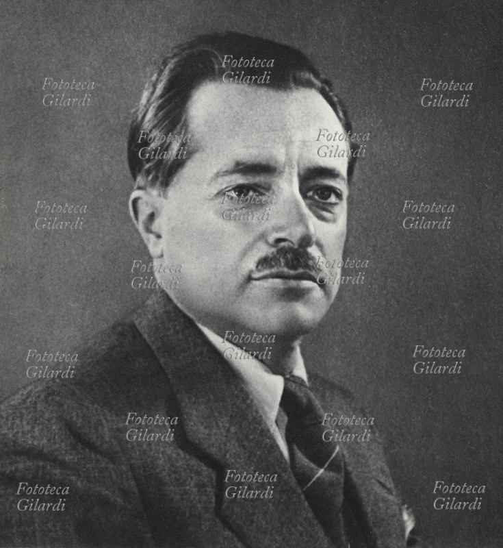 Palmiro TOGLIATTI (1893-1964) in un ritratto fotografico degli anni intorno al 1935, periodo nel quale affermata la necessità di organizzare l\