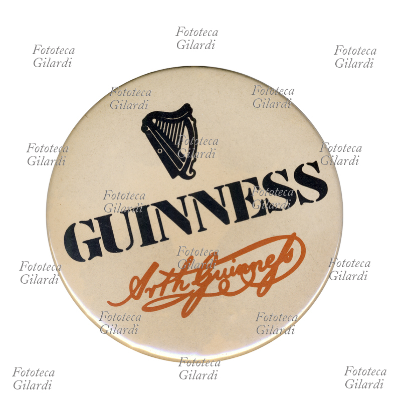 BIRRA GUINNESS Tin pin gadget della birra Guinness con il simbolo irlandese dell\