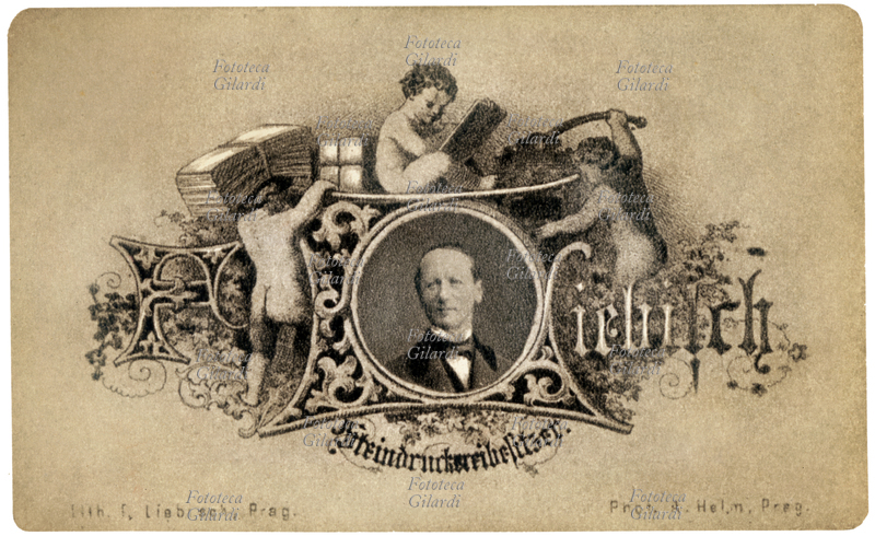 STORIA DELLA FOTOGRAFIA bigliietto da visita del litografo F. Liebisch con ritratto fotografico di A. Helm. Praga, fine del XIX secolo