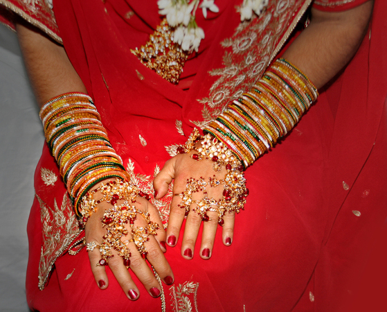 RAJASTAN MANI CON GIOIELLI E DECORAZIONI DA SPOSA RAJASTAN MANI CON GIOIELLI E DECORAZIONI DA SPOSA