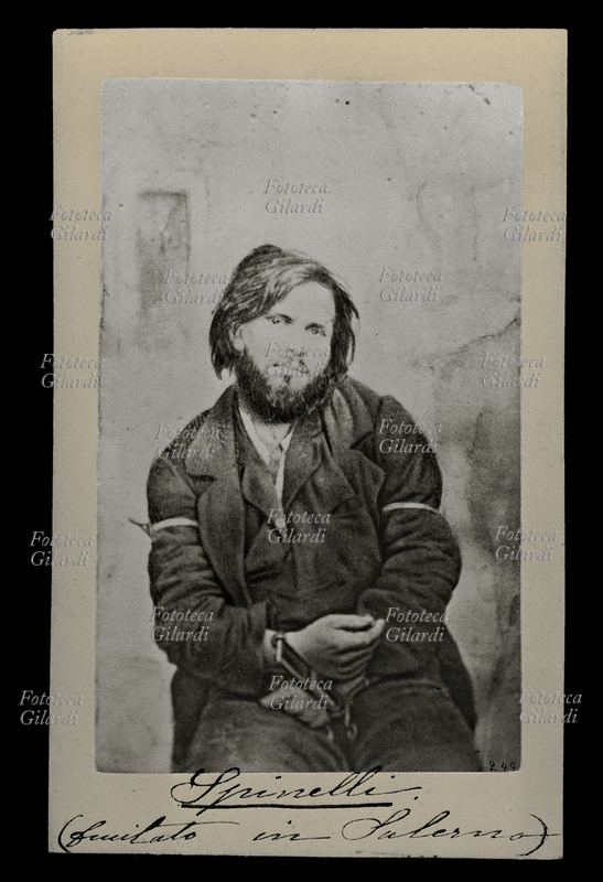 BRIGANTI Ritratto del brigante Vincenzo Spinelli, fucilato in Salerno. Fotografia segnaletica dell\