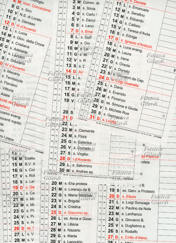 CALENDARIO alcuni fogli dei mesi del calendario del 2004, anno bisestile, a comporre una texture
