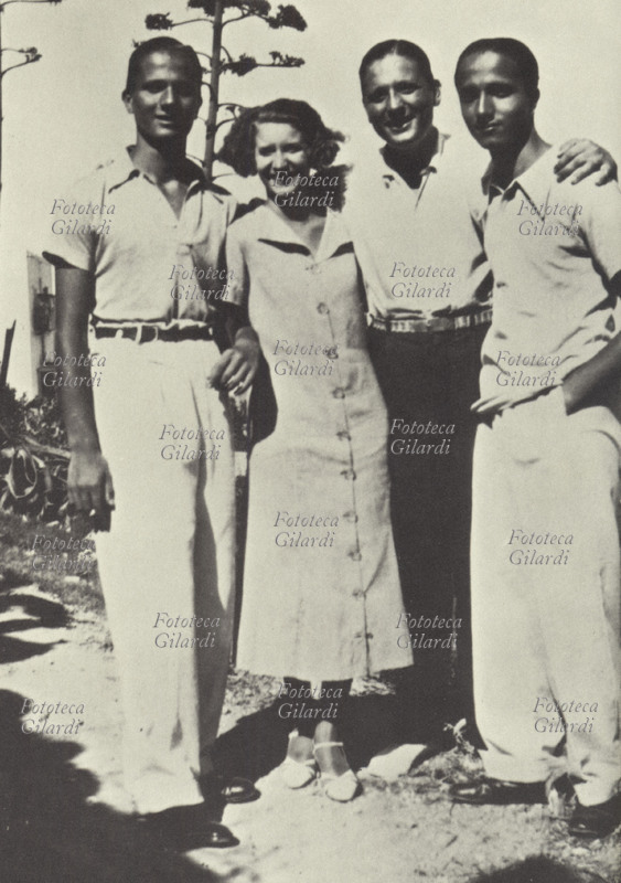 ANTIFASCISMO Antonio (1916 - 1953), Germaine Lecocq (? - 6 giugno 1980) abbracciata all\