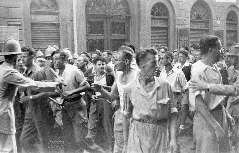 DOPOGUERRA Roma, manifestazione dei senza lavoro contro la miseria. Italia, 1945.