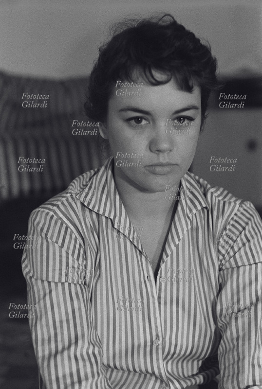 Valeria MORICONI (1931-2005) attrice italiana di cinema e teatro. Ritratto, parte di un servizio fotografico realizzato da Ando Gilardi per il settimanale Vie Nuove, 1952 circa.