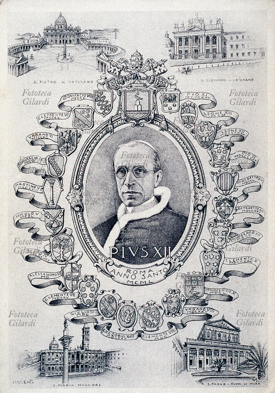 ANNO SANTO 1950 attorno al ritratto di Pio XII, sotto il quale si celebra, sono raccolte le immagini delle Basiliche patriarcali e gli stemmi araldici con i nomi pontificali di tutti i Papi che, a partire da Bonifacio VIII nel 1300, ebbero a segnare in passato, con altri Anni Santi, il corso dell\