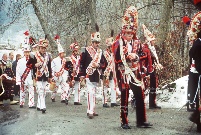 CARNEVALE Sampeyre, Baìo, frazione Calchesio. La Val Varaita è una valle piemontese appartenente alla cosiddetta area occitana d\