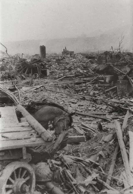 NAGASAKI DOPO LA BOMBA ATOMICA NAGASAKI DOPO LA BOMBA ATOMICA