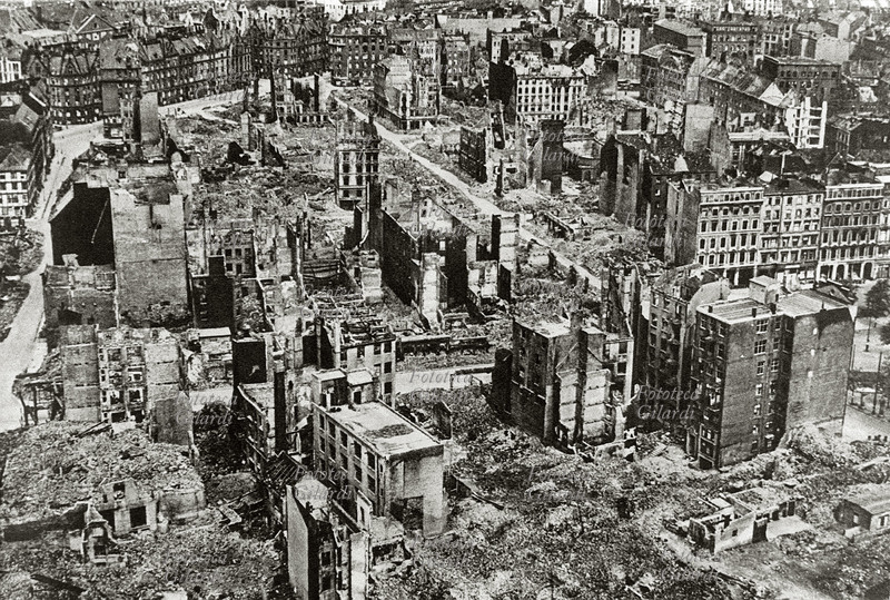 II GUERRA MONDIALE Veduta della città di Amburgo bombardata, vista dall\